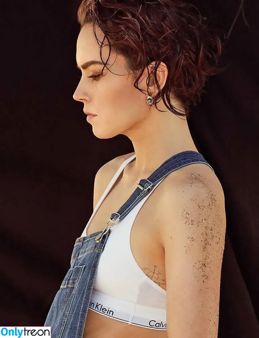 Daisy Ridley nude photo #0021 (daisyridley)