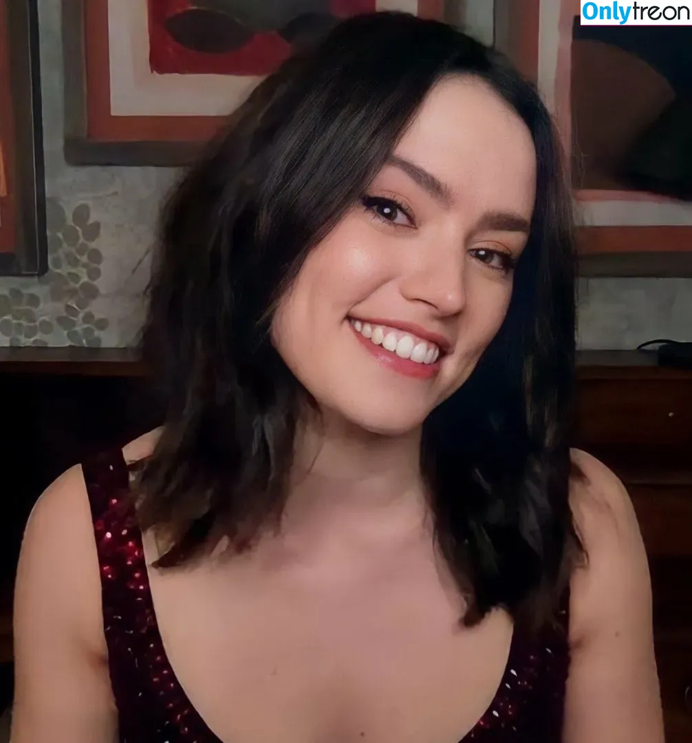 Daisy Ridley nude photo #0032 (daisyridley)