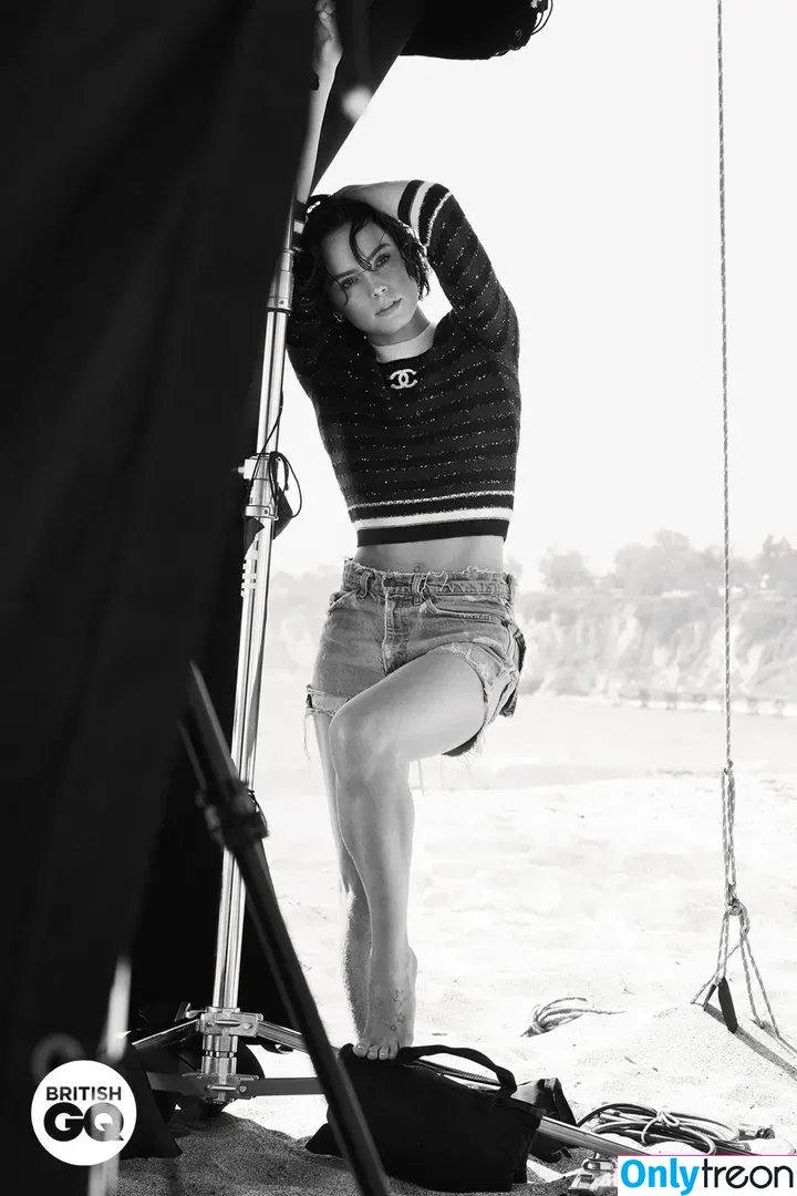 Daisy Ridley nude photo #0040 (daisyridley)