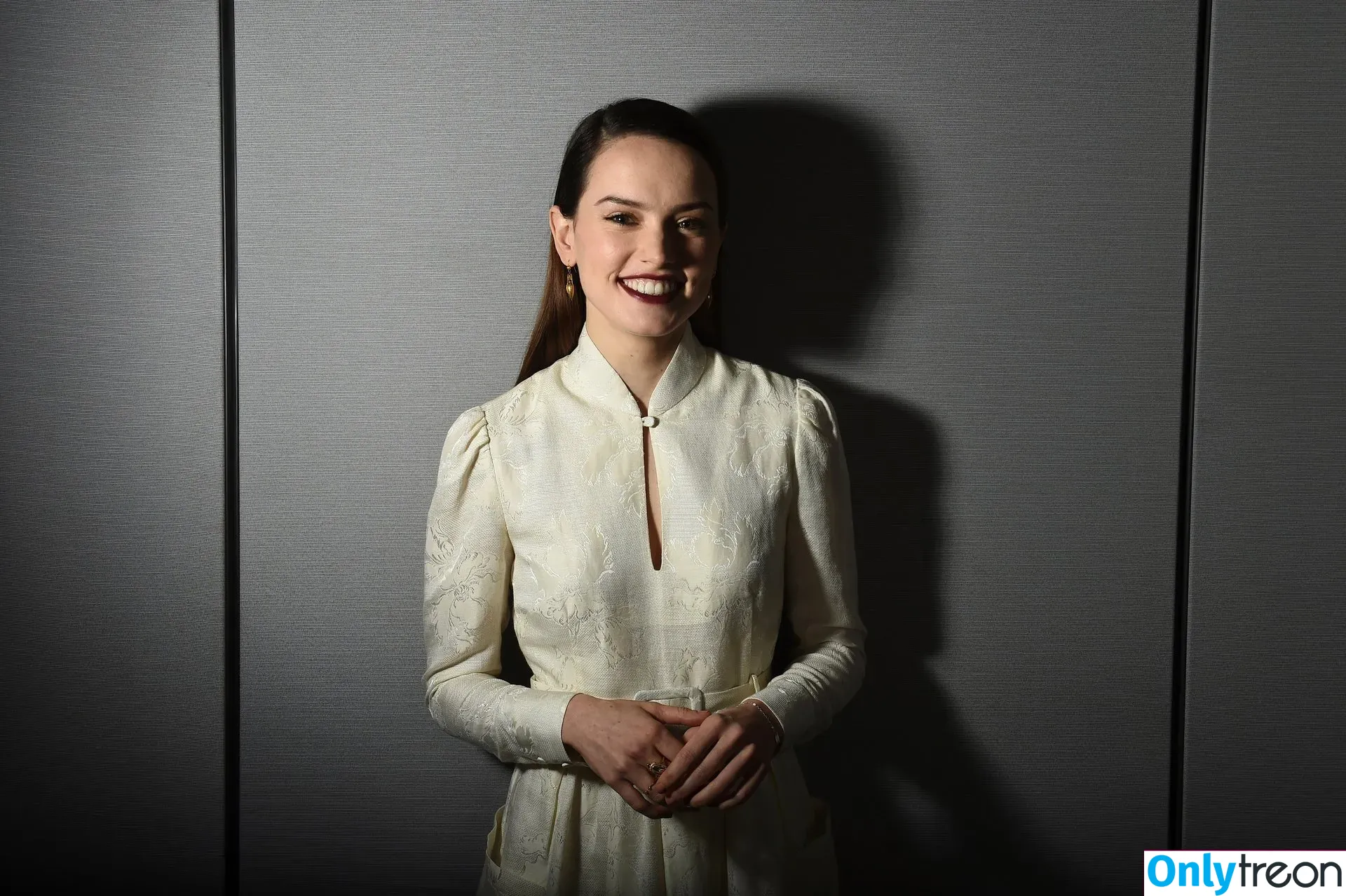 Daisy Ridley nude photo #0074 (daisyridley)