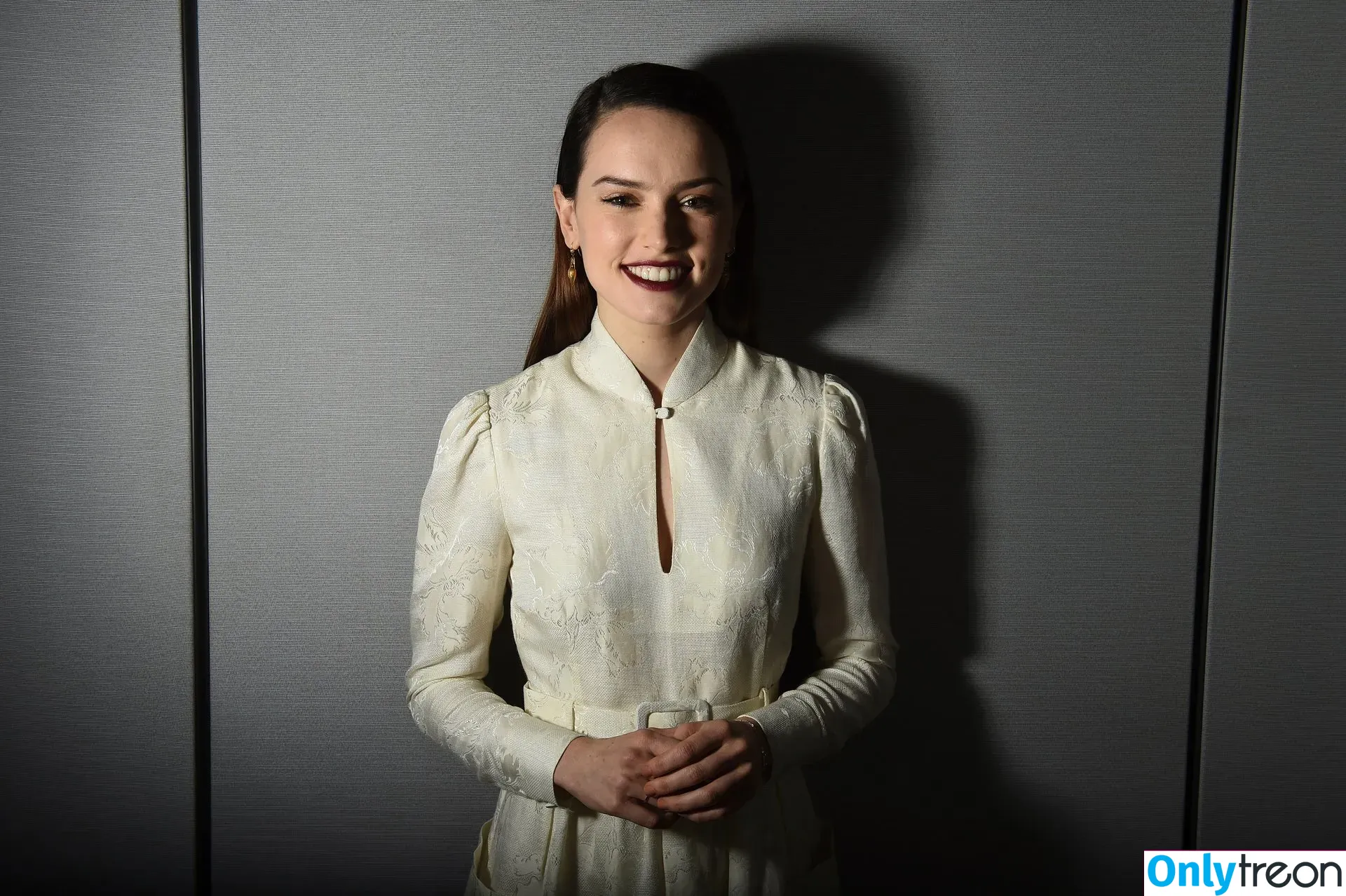 Daisy Ridley nude photo #0075 (daisyridley)