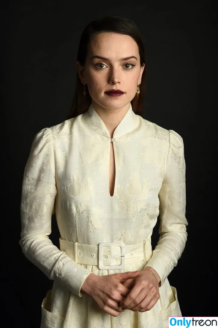 Daisy Ridley nude photo #0076 (daisyridley)