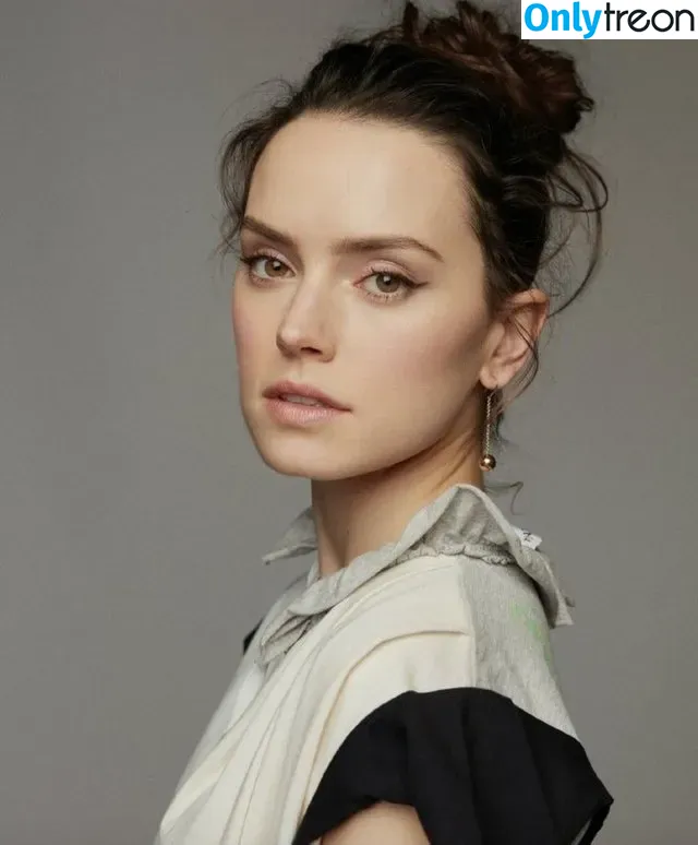 Daisy Ridley nude photo #0082 (daisyridley)