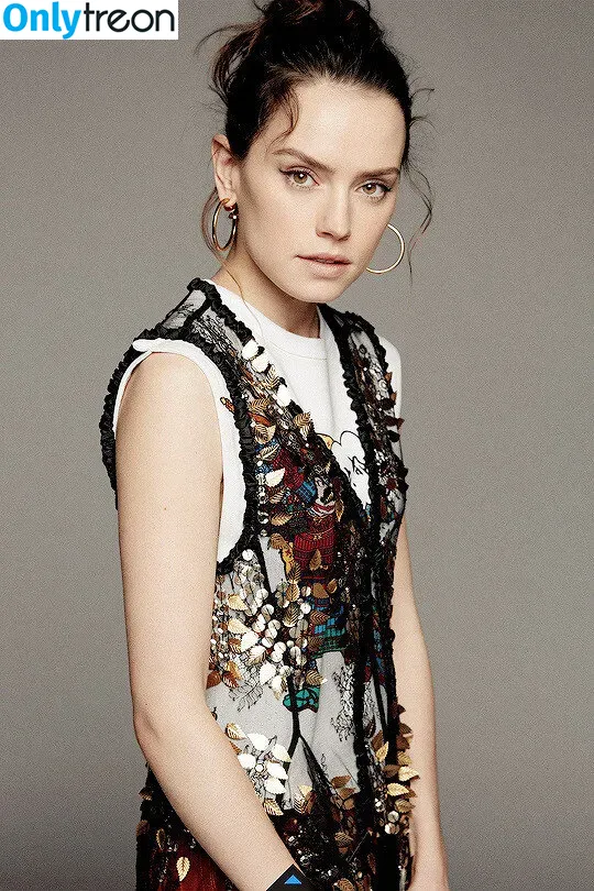 Daisy Ridley nude photo #0083 (daisyridley)