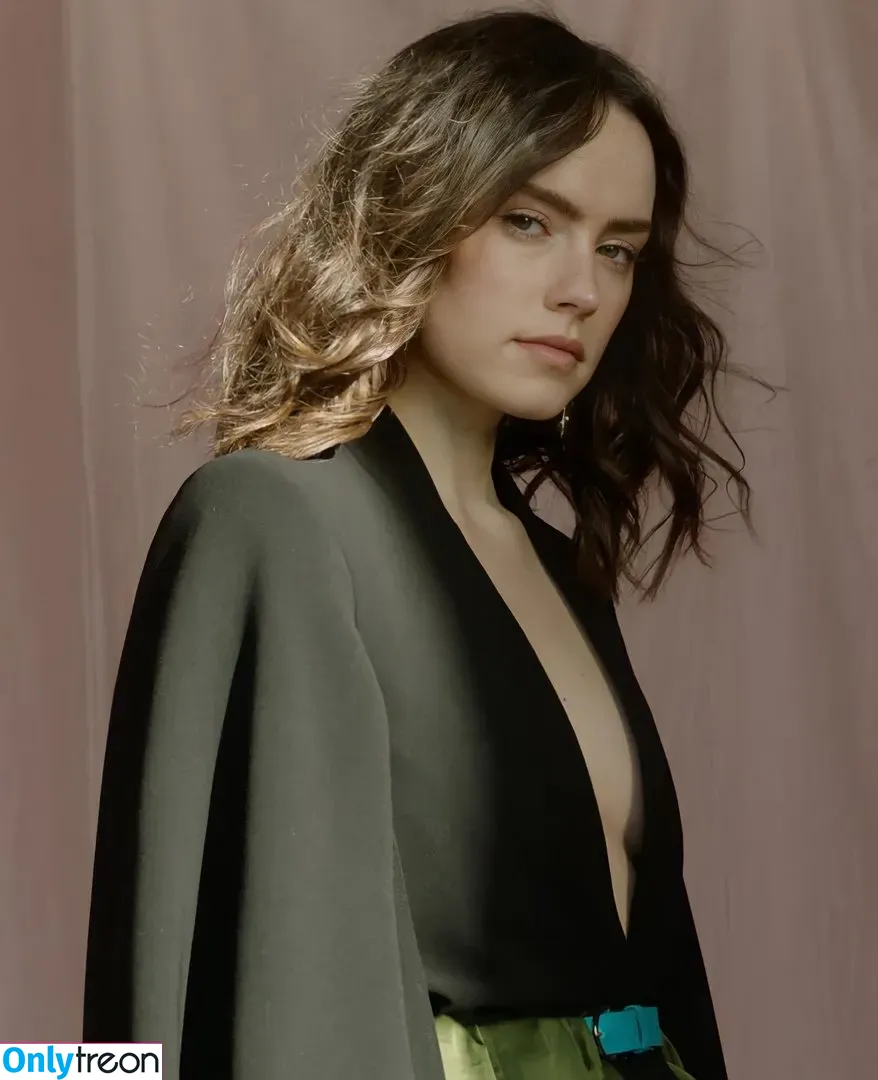 Daisy Ridley nude photo #0104 (daisyridley)