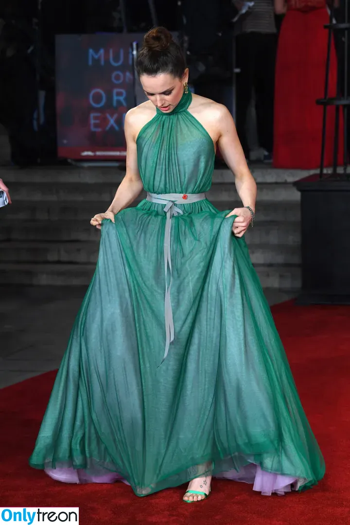 Daisy Ridley nude photo #0140 (daisyridley)