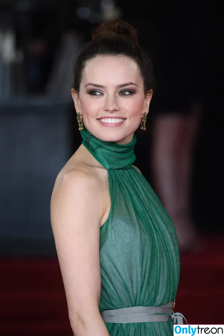 Daisy Ridley nude photo #0141 (daisyridley)