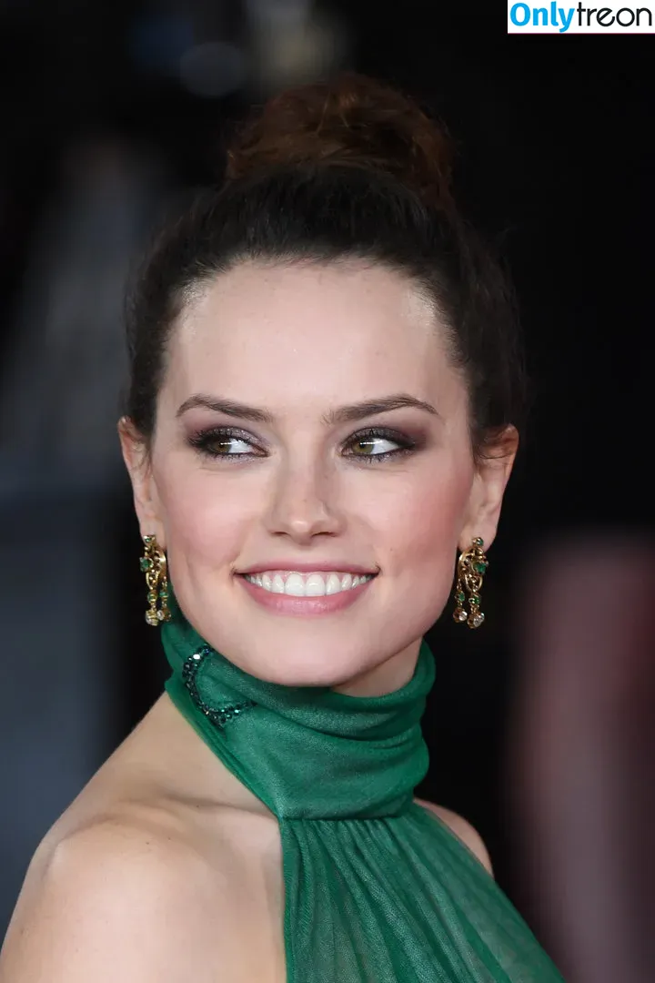 Daisy Ridley nude photo #0143 (daisyridley)
