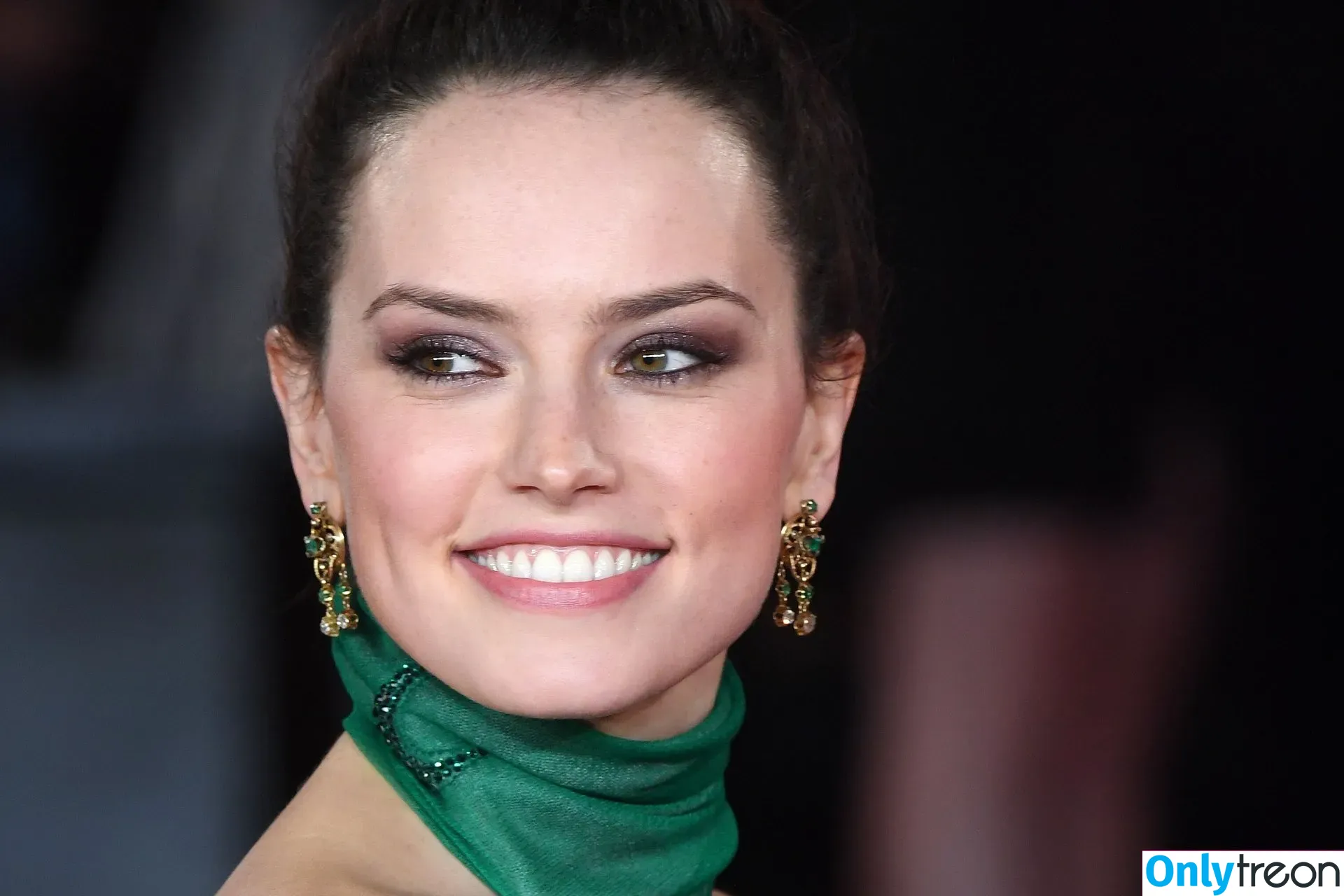 Daisy Ridley nude photo #0146 (daisyridley)