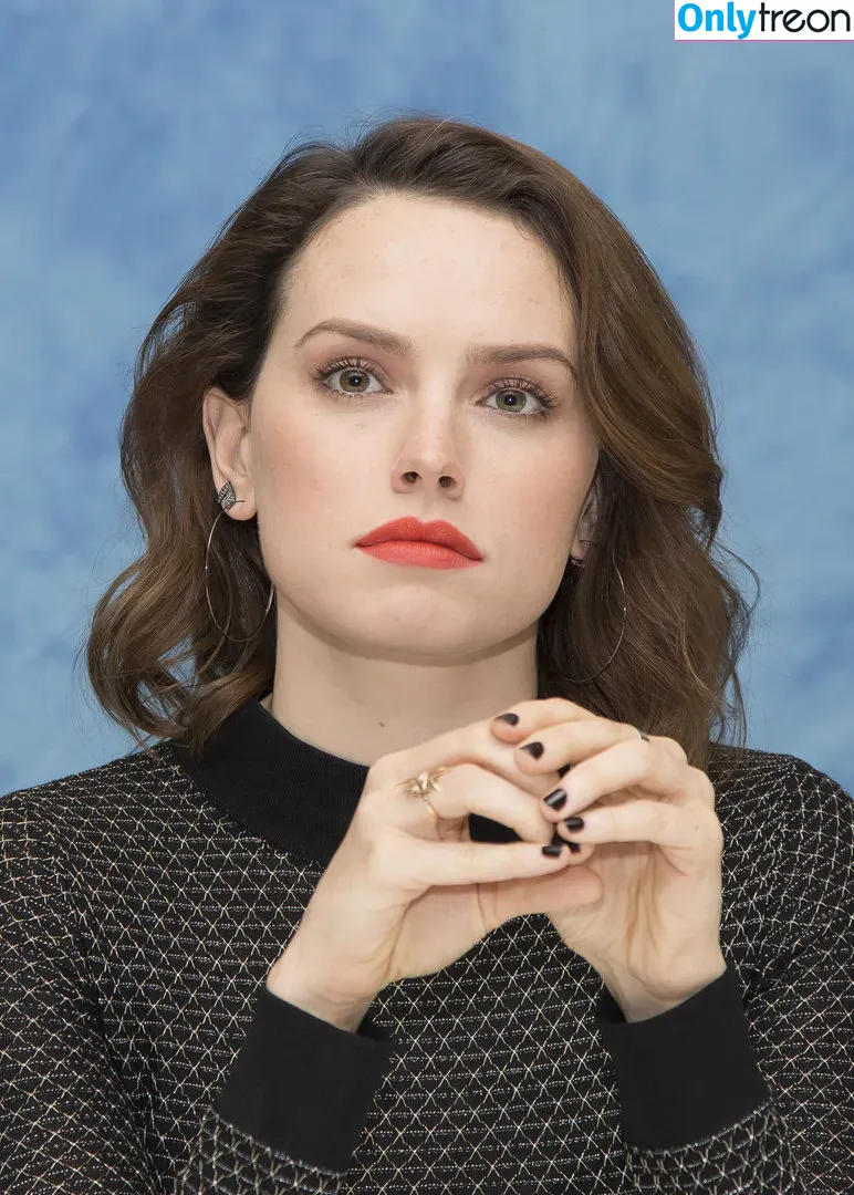 Daisy Ridley nude photo #0157 (daisyridley)