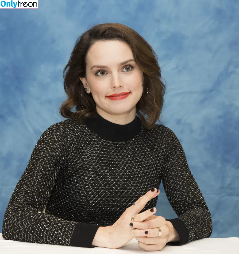 Daisy Ridley nude photo #0172 (daisyridley)