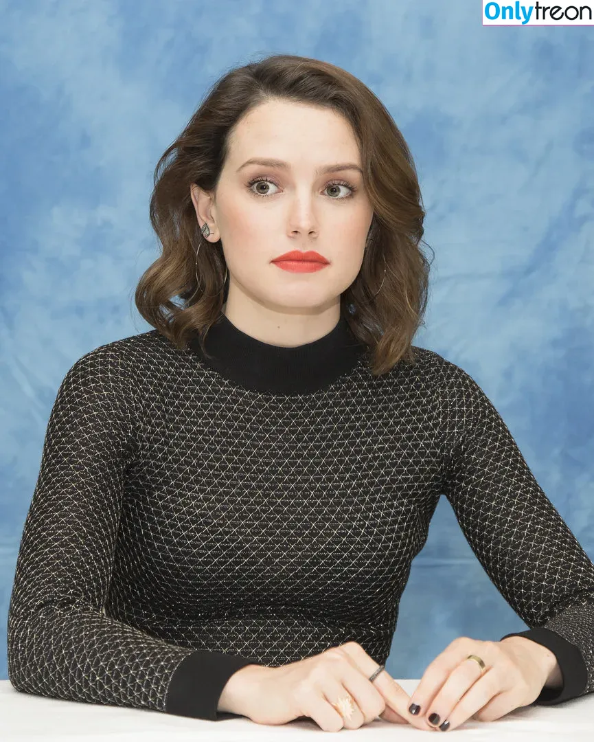 Daisy Ridley nude photo #0174 (daisyridley)