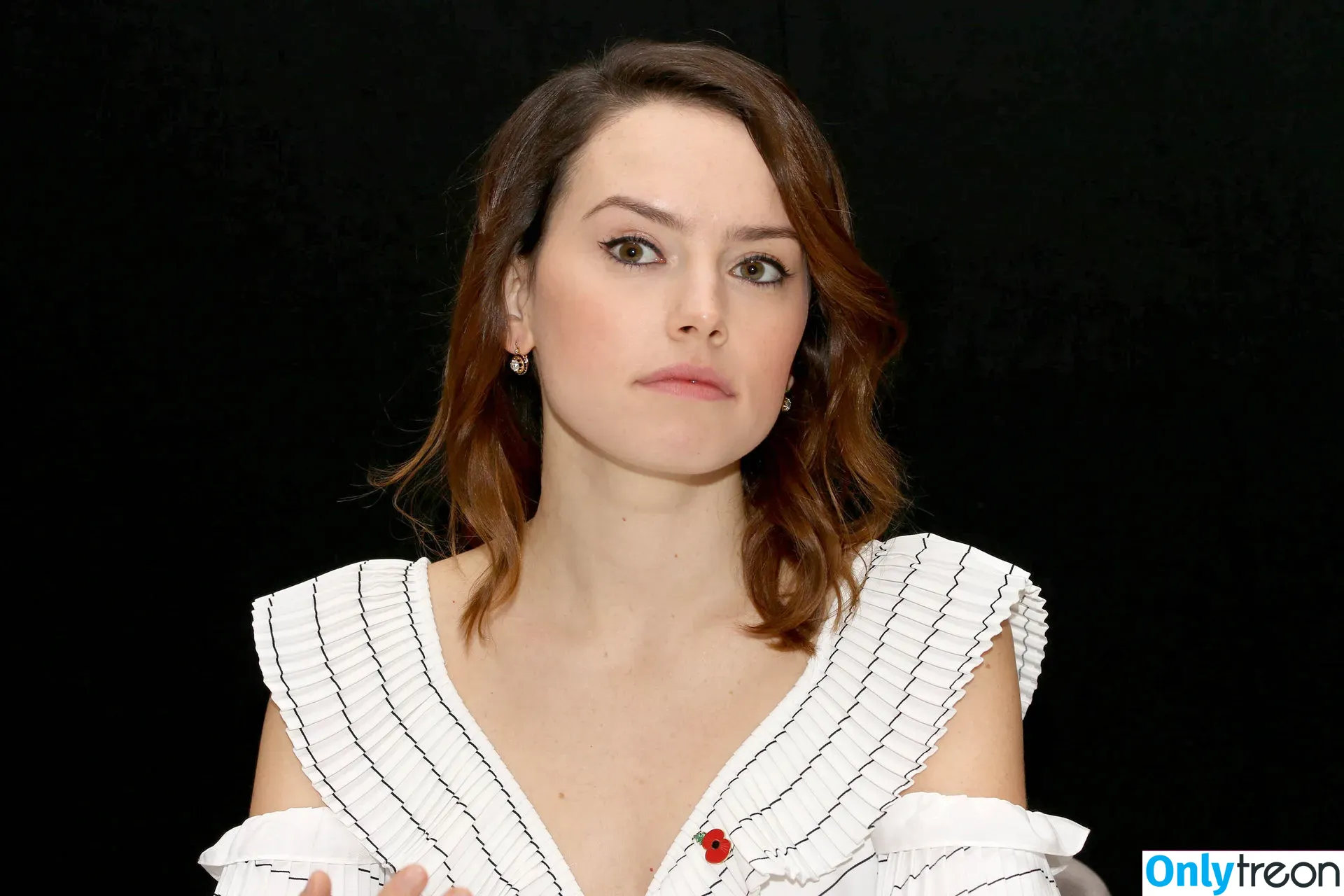 Daisy Ridley nude photo #0197 (daisyridley)