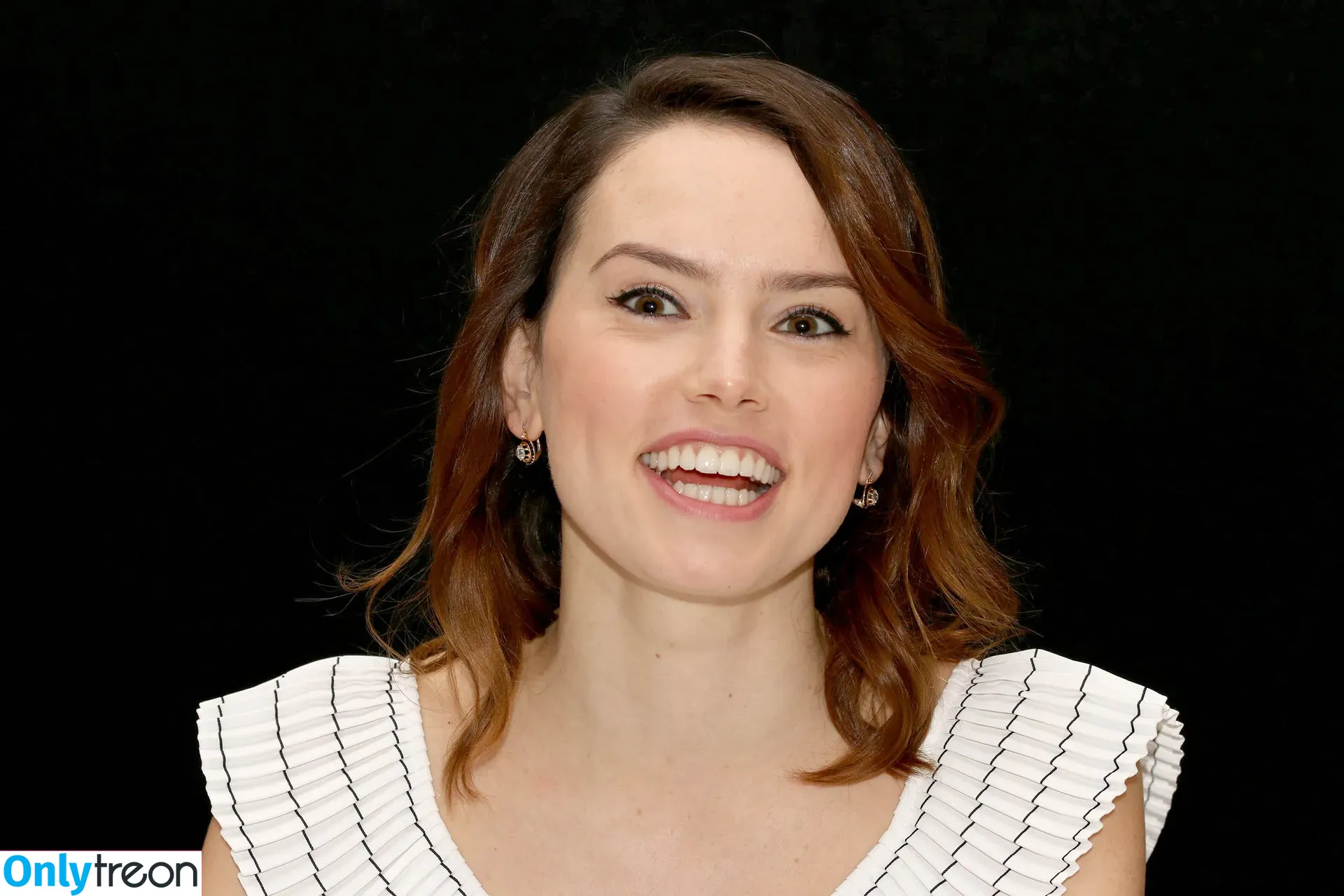 Daisy Ridley nude photo #0200 (daisyridley)
