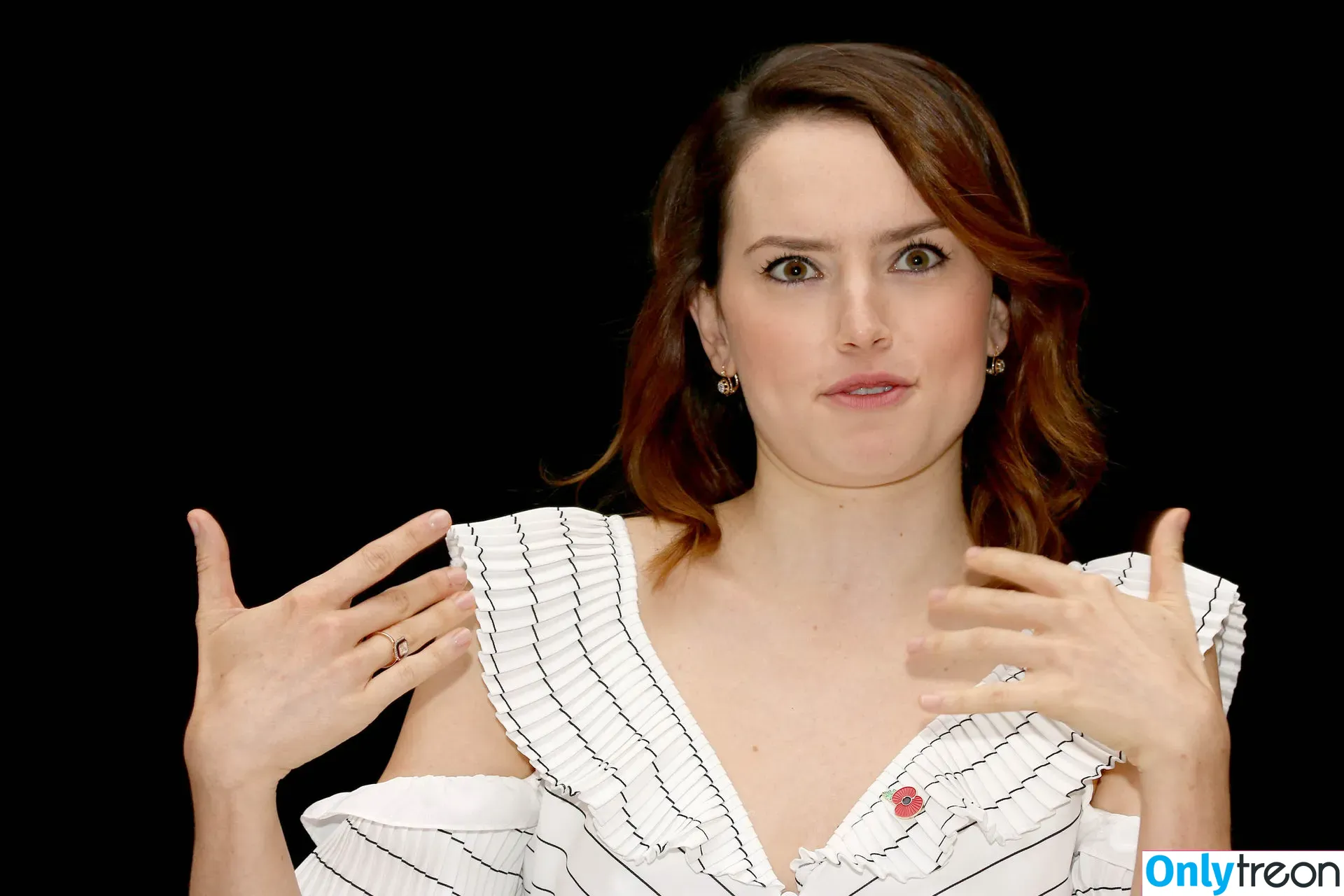 Daisy Ridley nude photo #0205 (daisyridley)