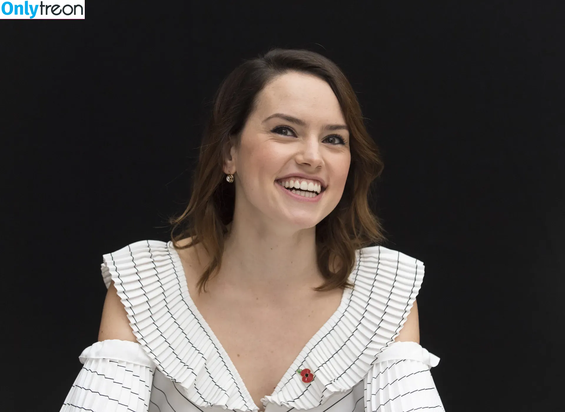 Daisy Ridley nude photo #0212 (daisyridley)