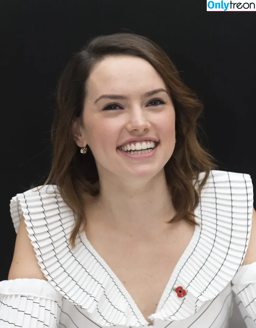 Daisy Ridley nude photo #0214 (daisyridley)