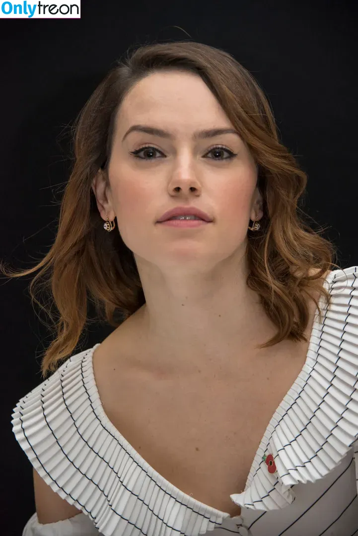 Daisy Ridley nude photo #0223 (daisyridley)