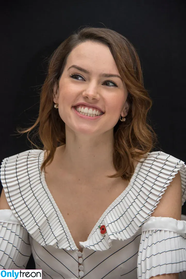 Daisy Ridley nude photo #0224 (daisyridley)