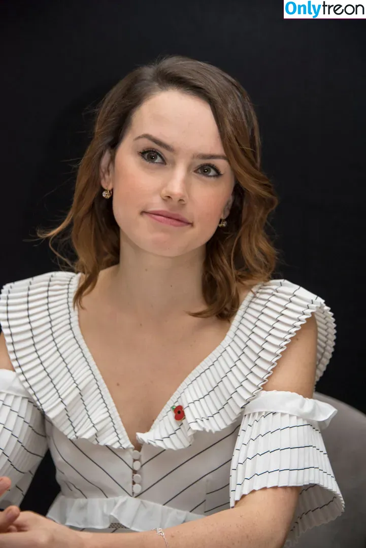 Daisy Ridley nude photo #0225 (daisyridley)