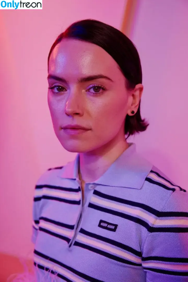 Daisy Ridley nude photo #0376 (daisyridley)