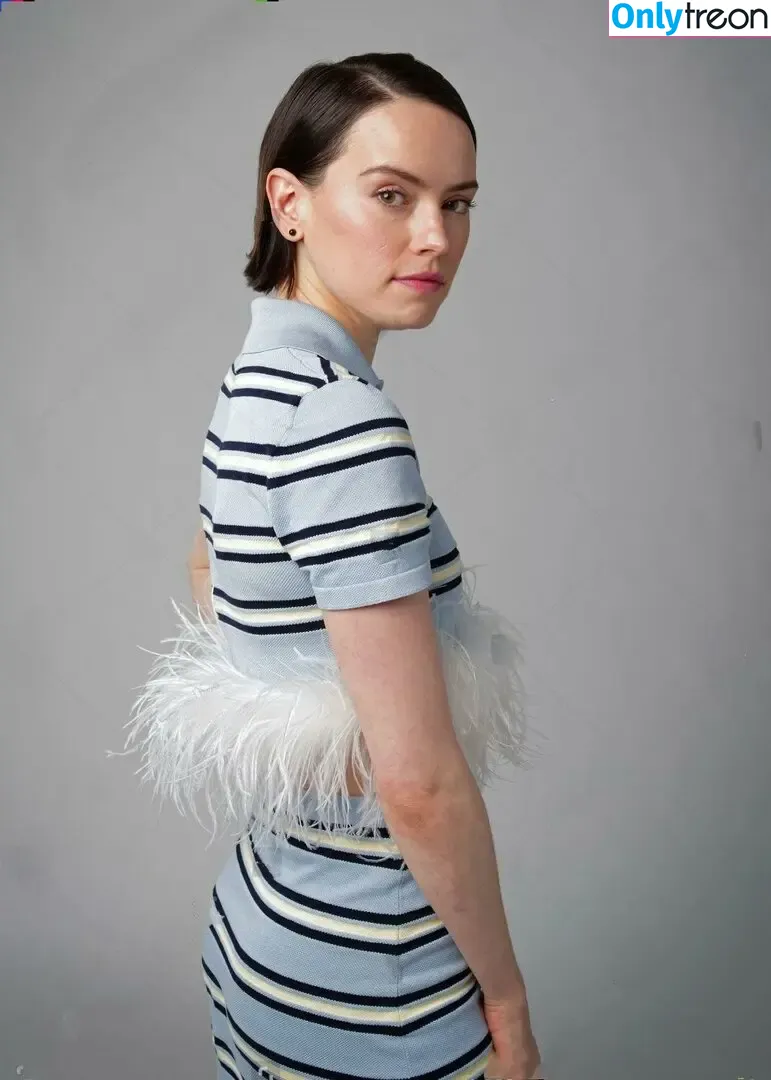 Daisy Ridley nude photo #0379 (daisyridley)