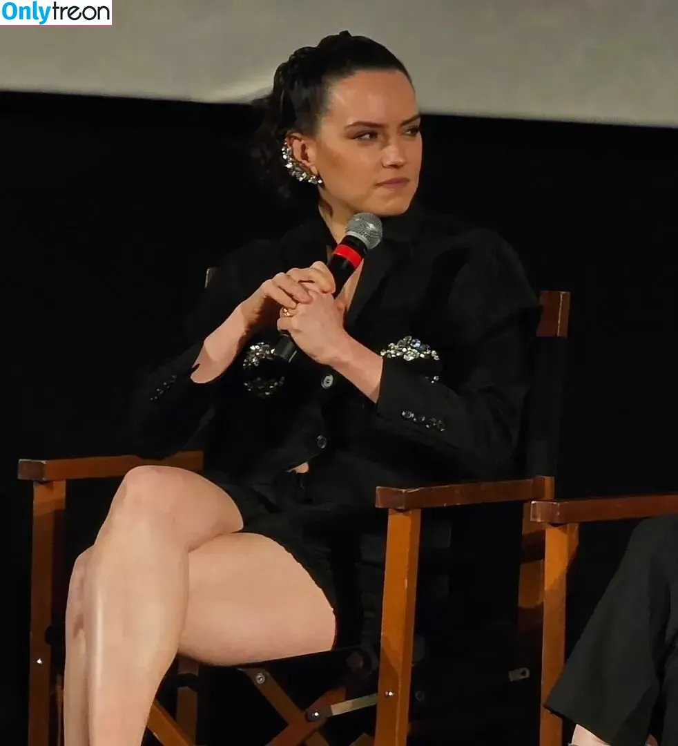 Daisy Ridley nude photo #0468 (daisyridley)