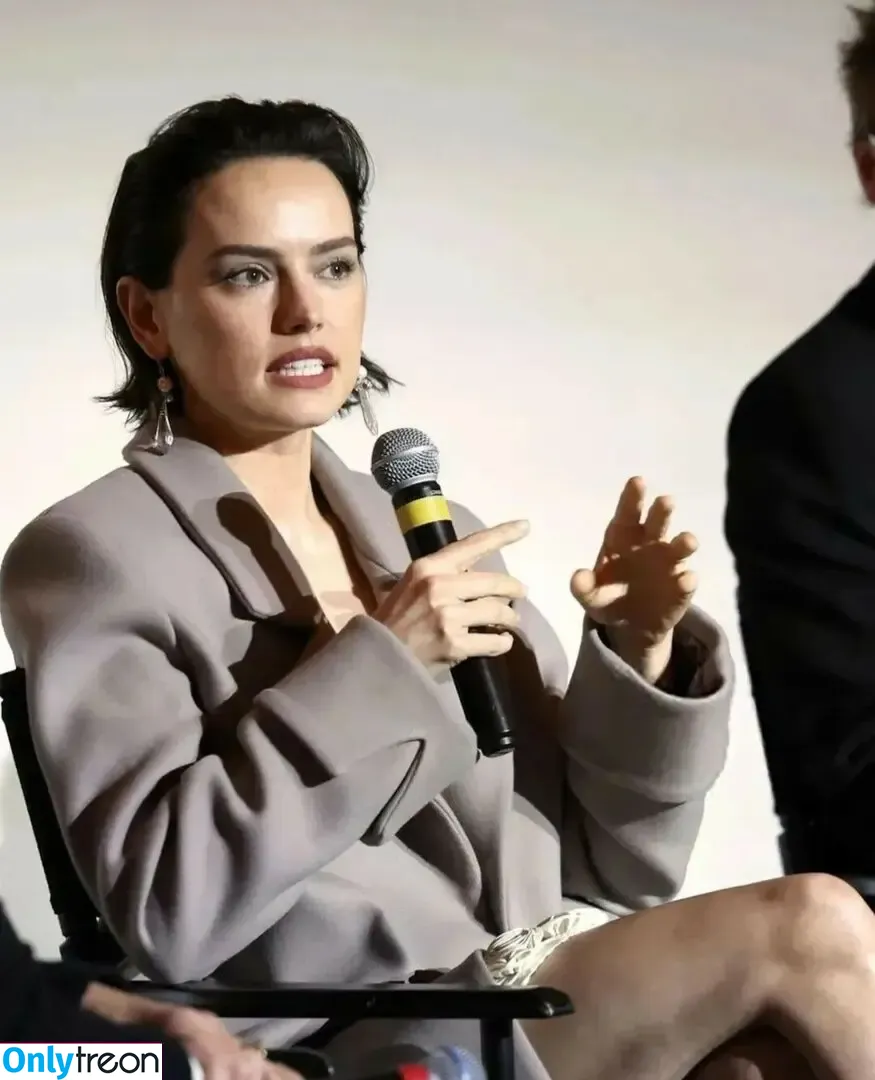Daisy Ridley nude photo #0494 (daisyridley)