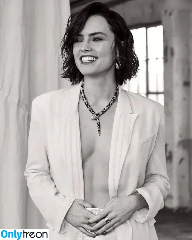 Daisy Ridley nude photo #0499 (daisyridley)