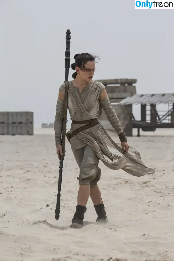 Daisy Ridley nude photo #0518 (daisyridley)