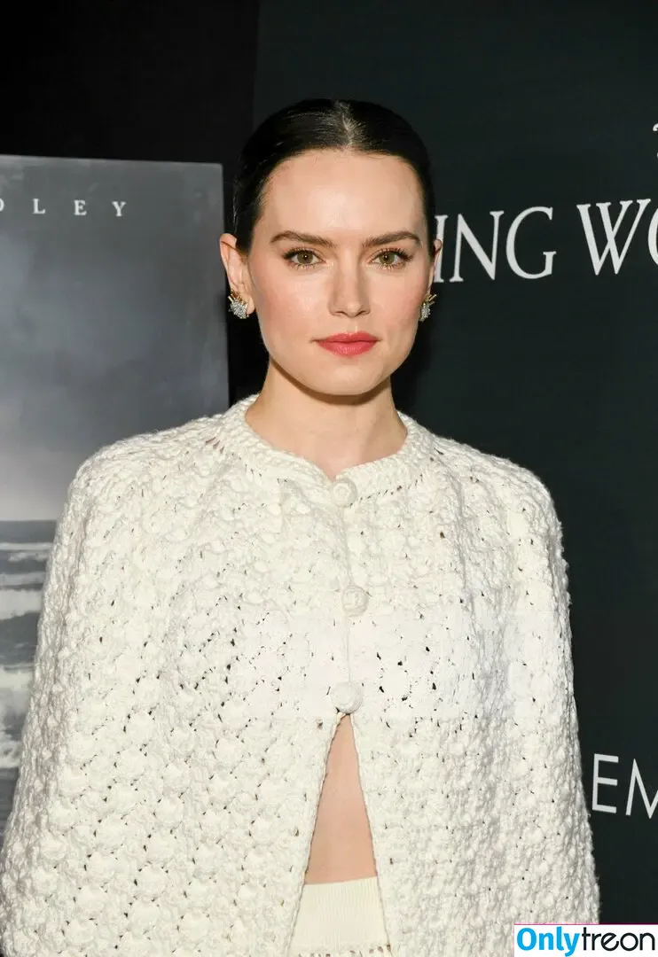 Daisy Ridley nude photo #0558 (daisyridley)