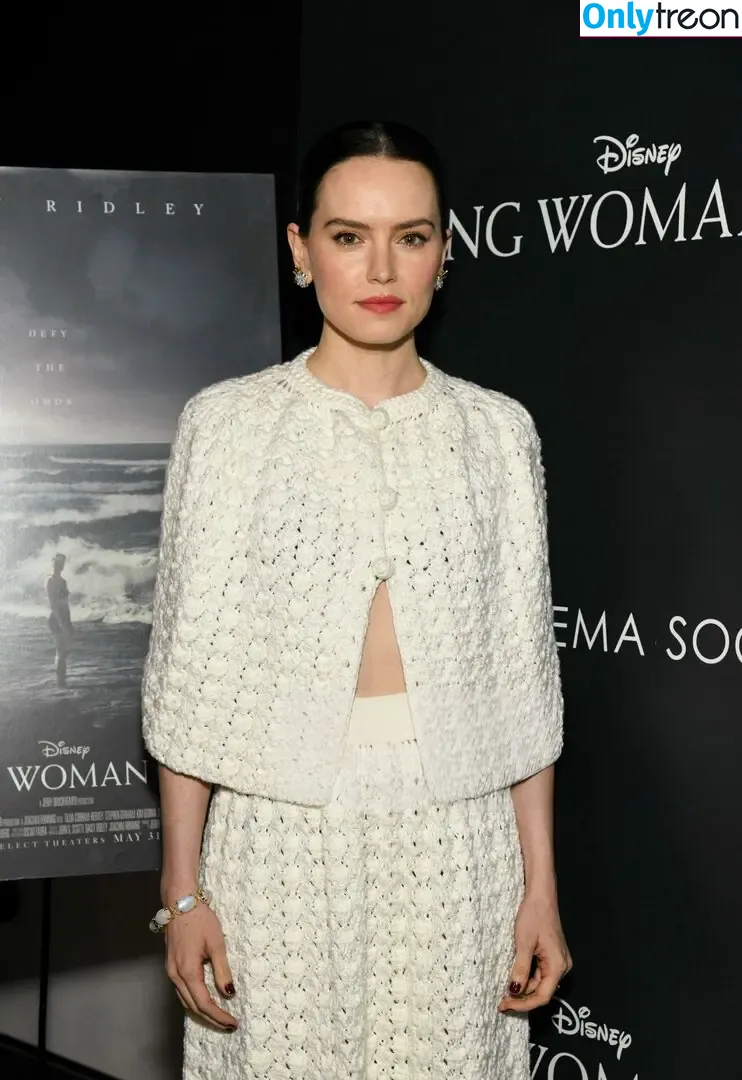 Daisy Ridley nude photo #0561 (daisyridley)