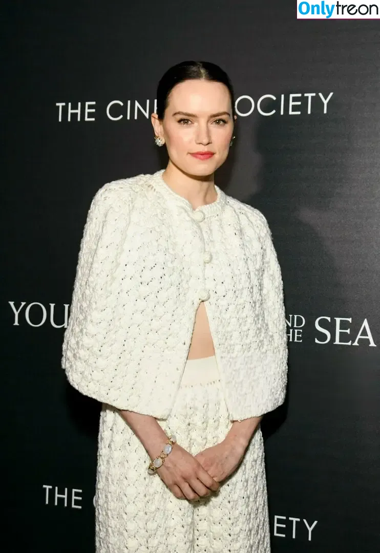 Daisy Ridley nude photo #0562 (daisyridley)
