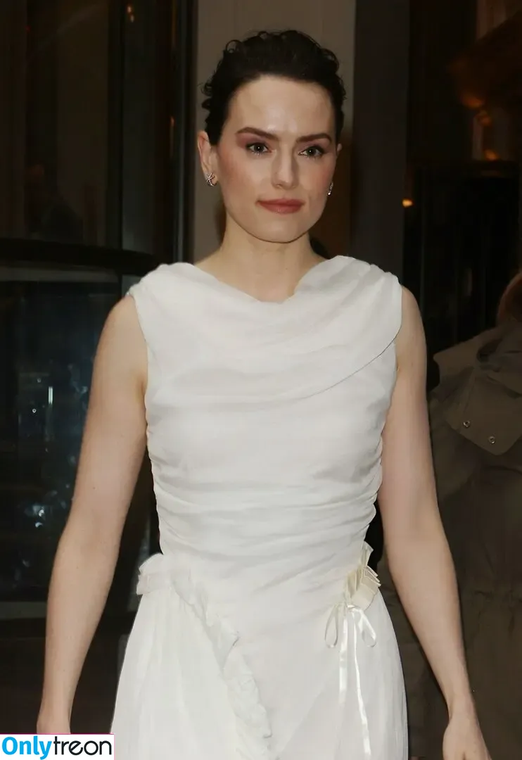 Daisy Ridley nude photo #0581 (daisyridley)
