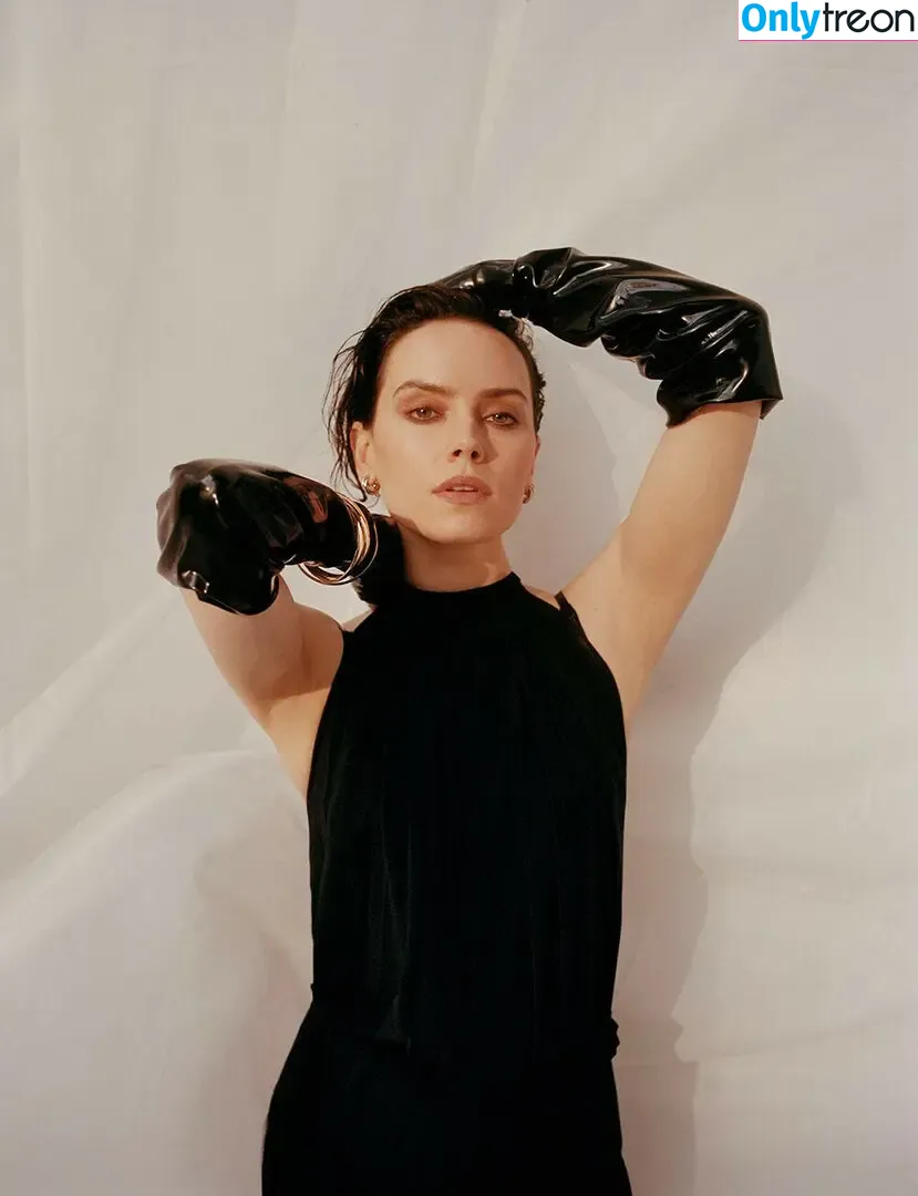 Daisy Ridley nude photo #0605 (daisyridley)