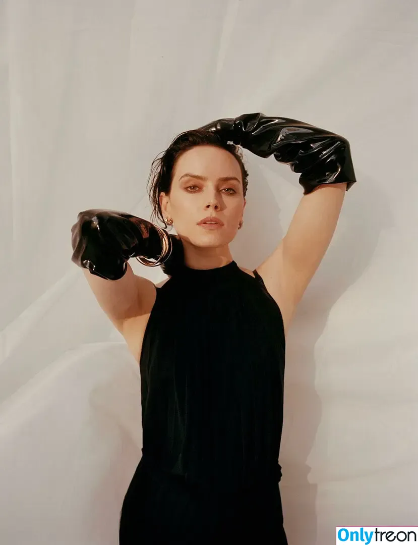 Daisy Ridley nude photo #0614 (daisyridley)