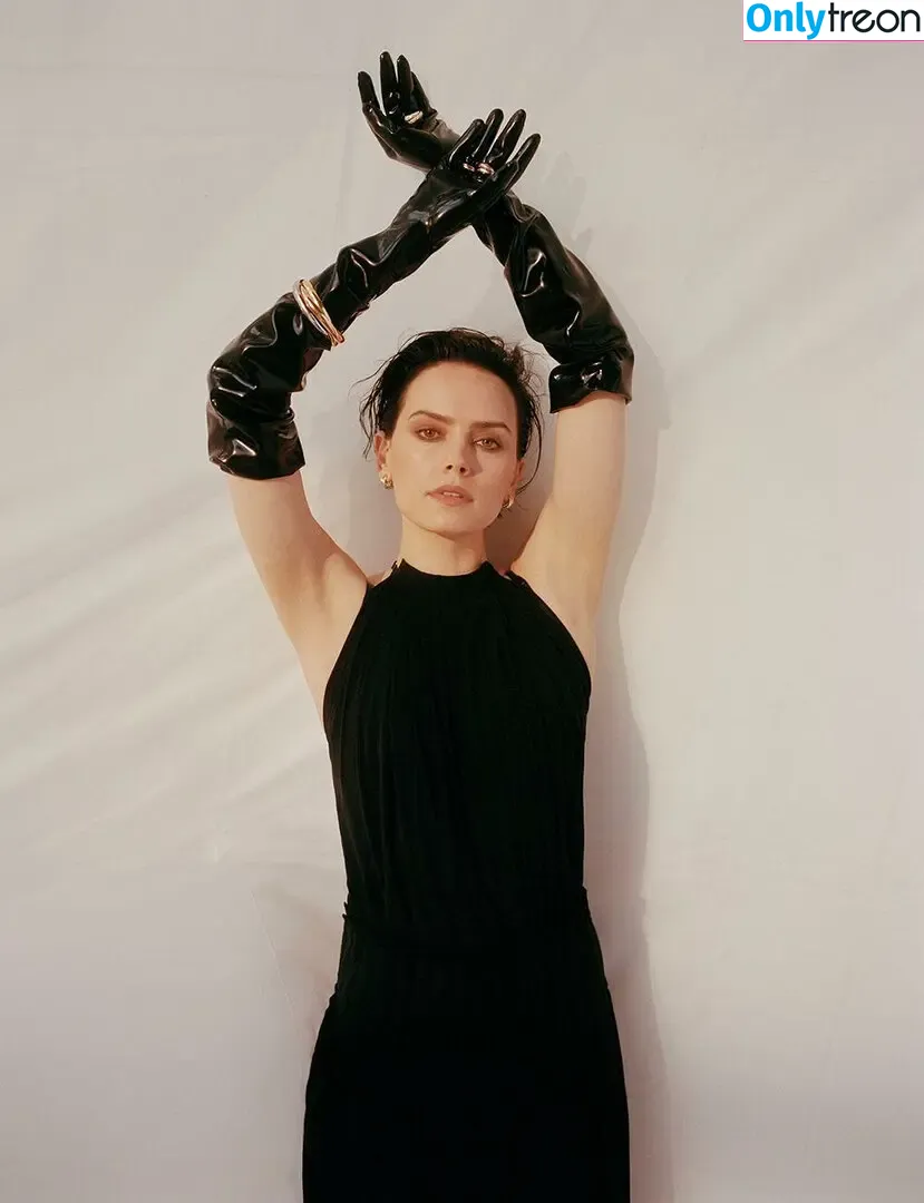 Daisy Ridley nude photo #0615 (daisyridley)