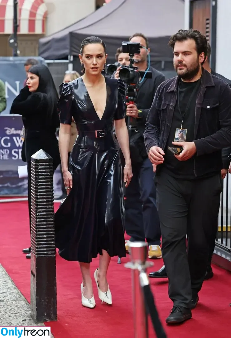 Daisy Ridley nude photo #0692 (daisyridley)