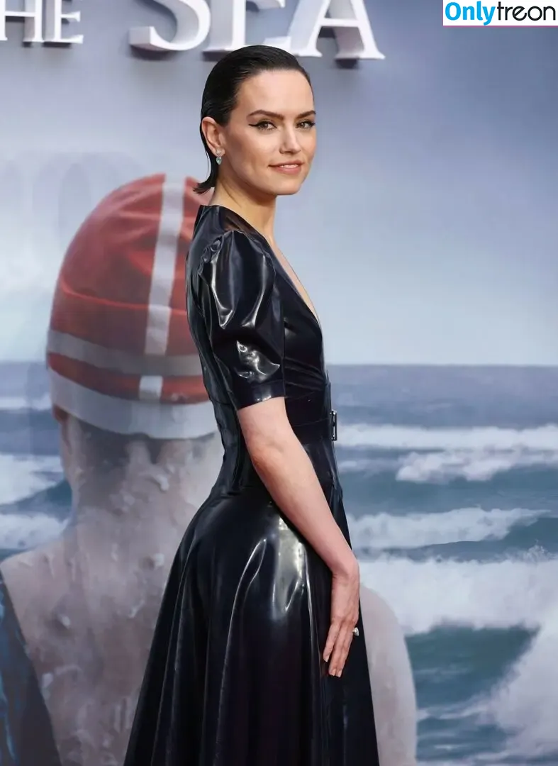 Daisy Ridley nude photo #0700 (daisyridley)