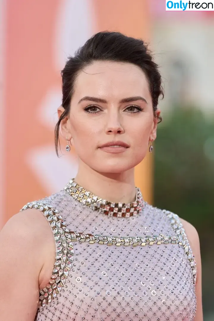 Daisy Ridley nude photo #0714 (daisyridley)