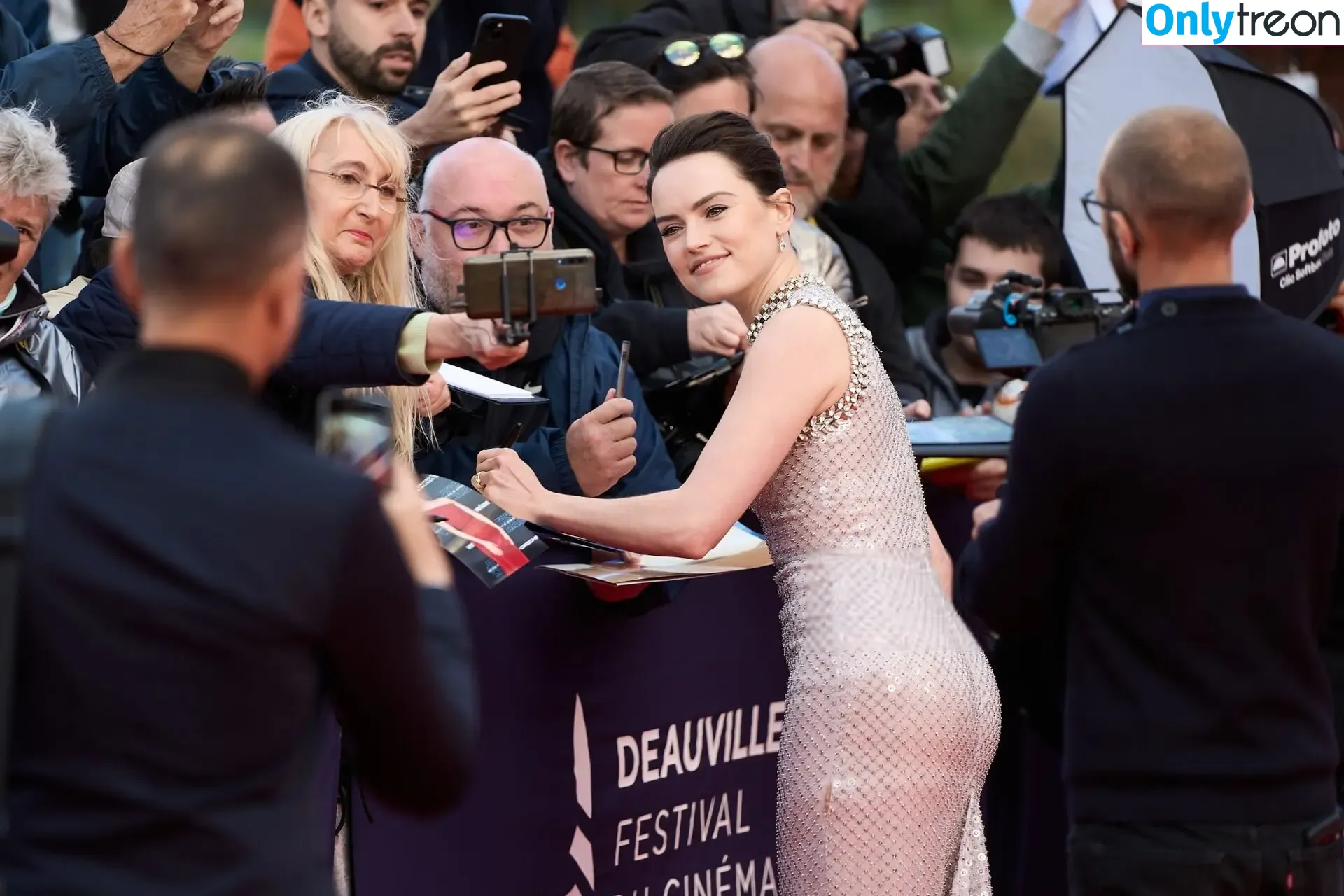 Daisy Ridley nude photo #0725 (daisyridley)