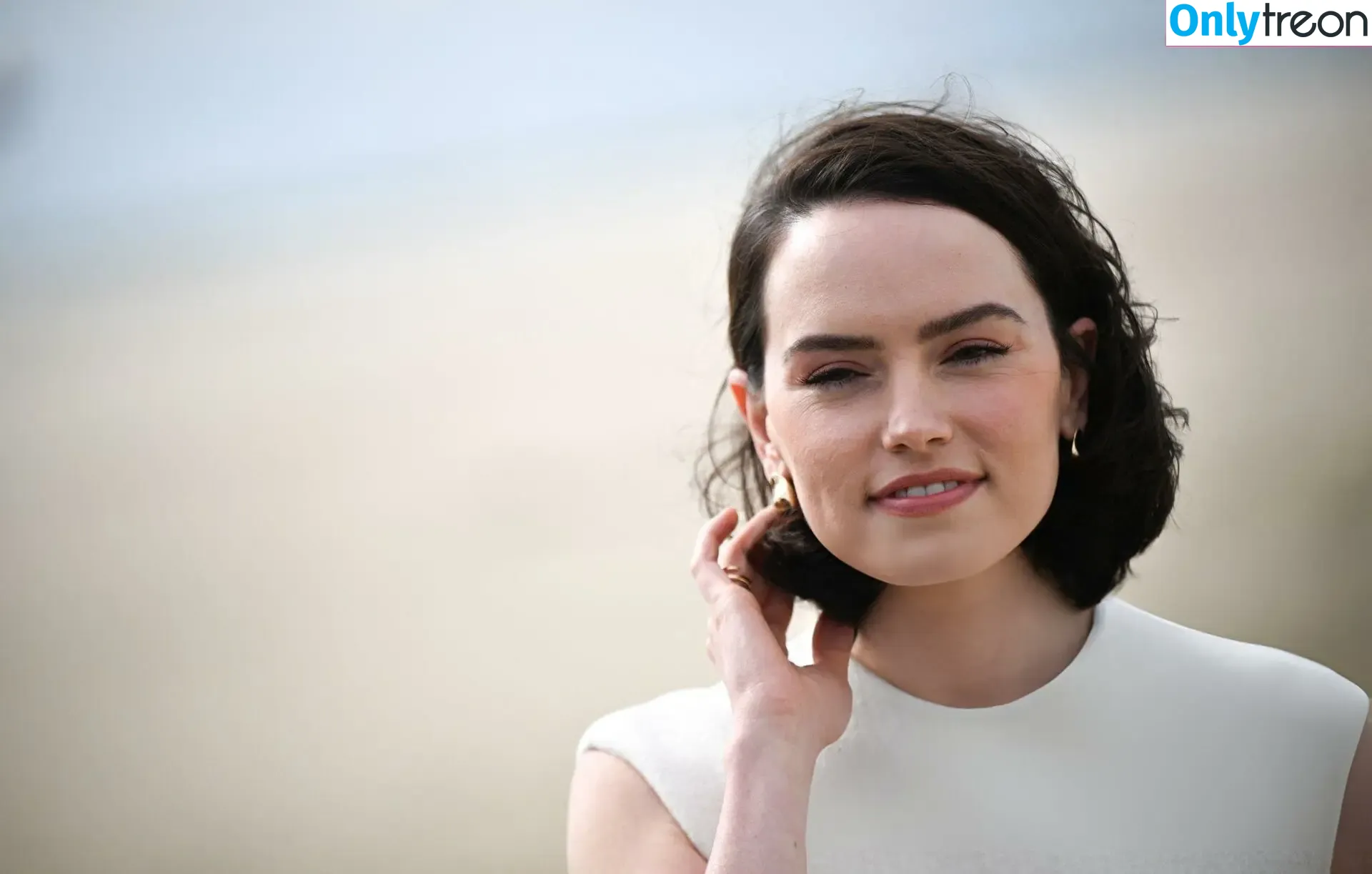 Daisy Ridley nude photo #0734 (daisyridley)
