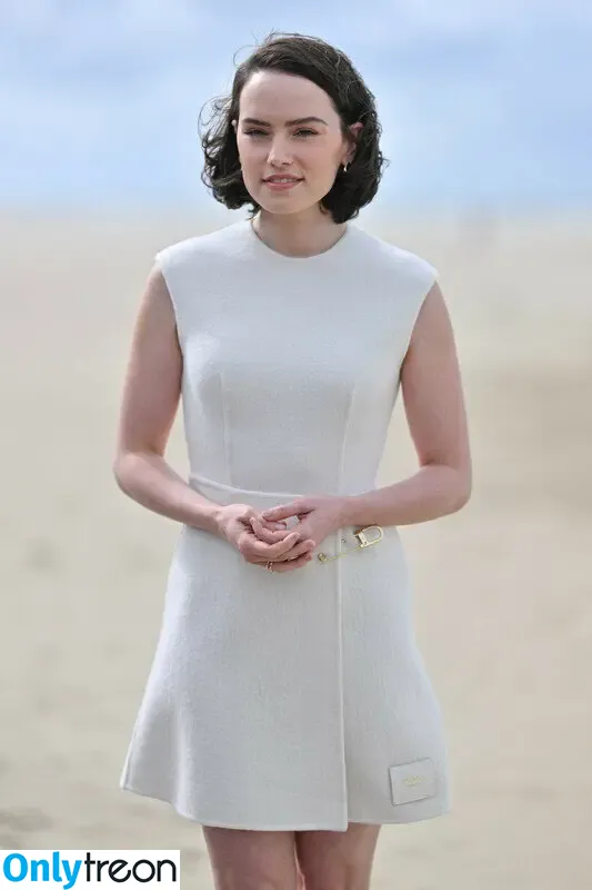 Daisy Ridley nude photo #0739 (daisyridley)