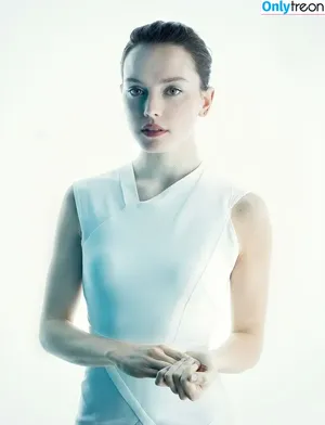 Daisy Ridley / daisyridley nude photo #1031