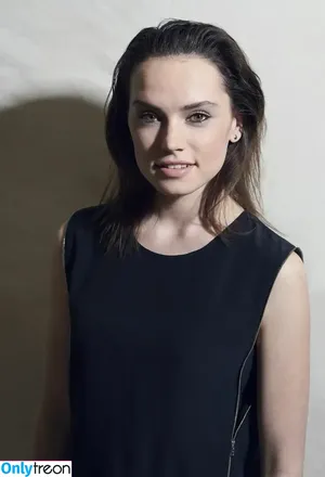 Daisy Ridley / daisyridley nude photo #1038