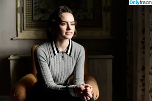 Daisy Ridley / daisyridley nude photo #1043