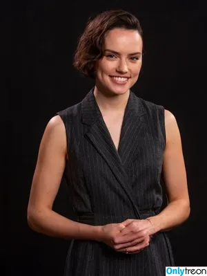 Daisy Ridley / daisyridley nude photo #1047
