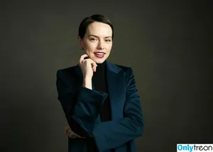 Daisy Ridley / daisyridley nude photo #1049