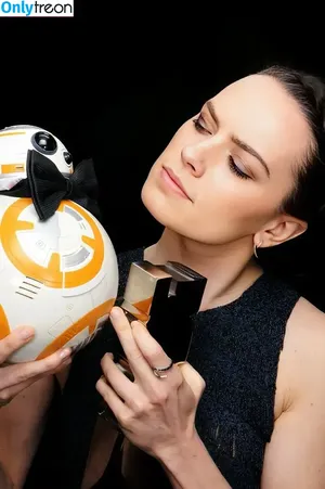 Daisy Ridley / daisyridley nude photo #1050