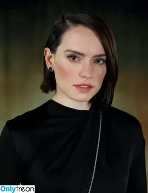 Daisy Ridley / daisyridley nude photo #1070